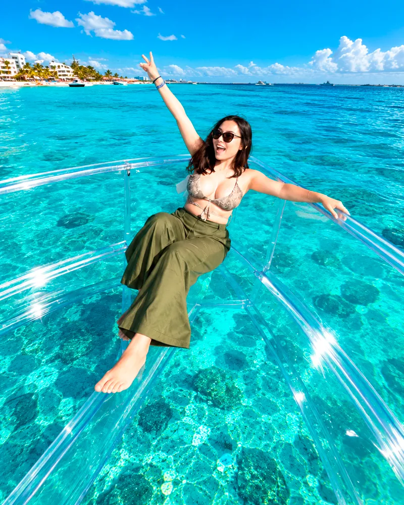 Boat on the turquoise waters of Isla Mujeres